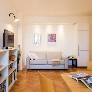  Appartamento Joivy Homey 1-bed With View Near Citylife Italia